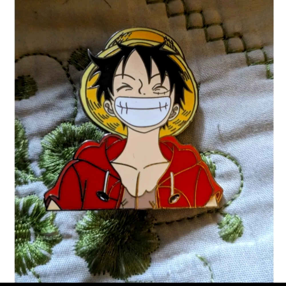 Limited ！Anime One Piece Monkey D Luffy Metal Pin Badge Lapel Bag Brooch